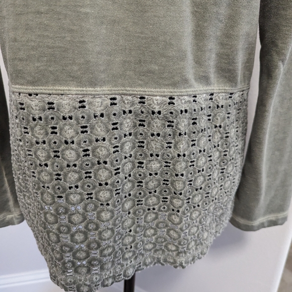 Chico's Zenergy Zip Hooded Jacket With Eyelet Detail Size 1 - Picture 7 of 13